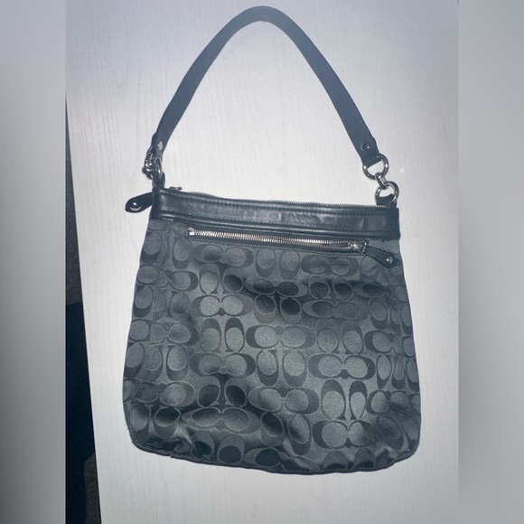 SOLD! Coach hobo style bag. In good condition structurally, leather is too. - Picture 4 of 15